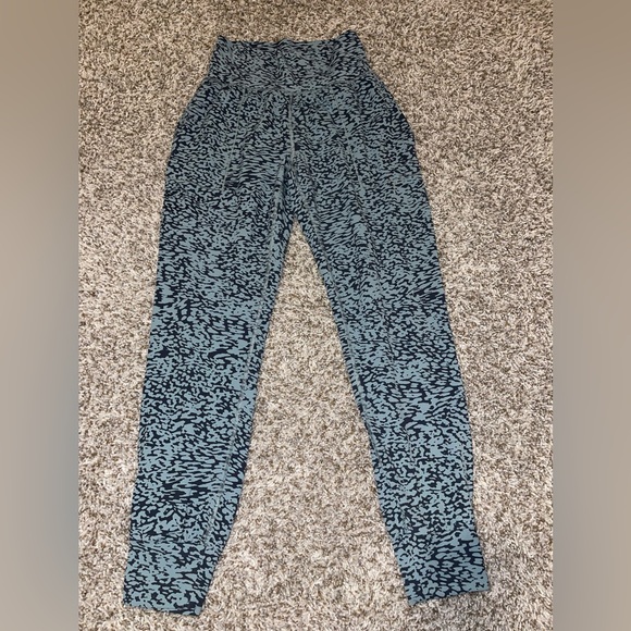Athleta salutation stash joggers - Picture 1 of 5